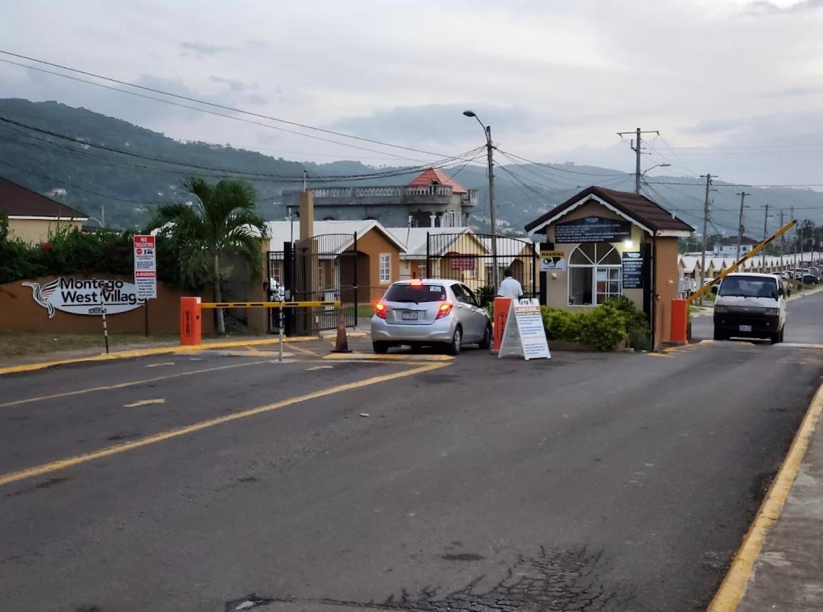 The Rest Stop- Gated Community-24 Hrs Security Montego Bay Exterior photo
